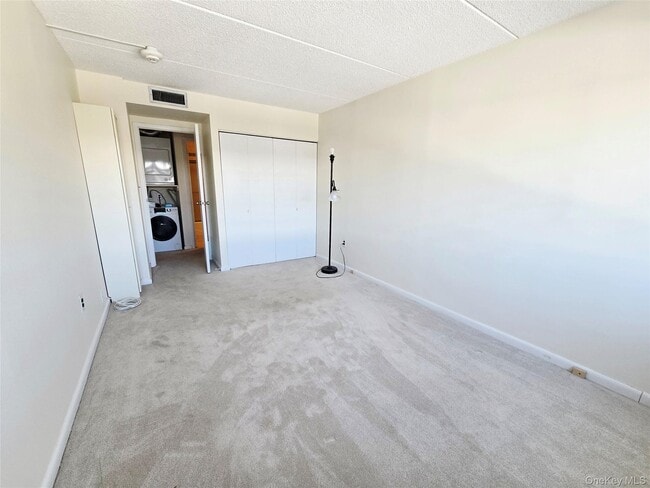 Building Photo - 142 Main St