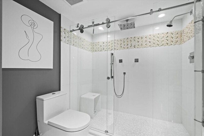 Building Photo - 5280 N Ocean Dr