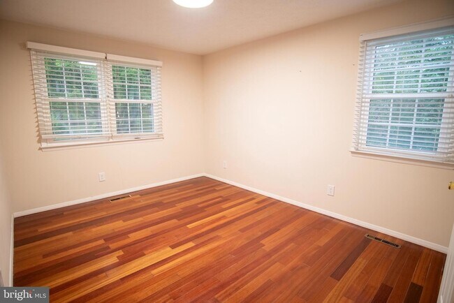 Building Photo - 10038 Chatelaine Cir