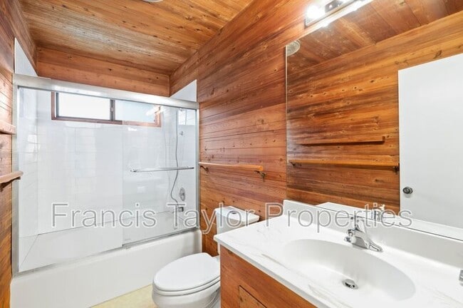 Building Photo - 2250 Vista Grande Dr