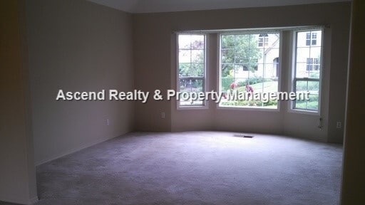 Building Photo - Lower Price!! Wilsonville 2 Level Work Shop/Workout Room Fenced Yard Quick Access to I5 & Shops
