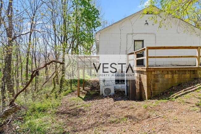 Building Photo - 118 Pine Hill Dr