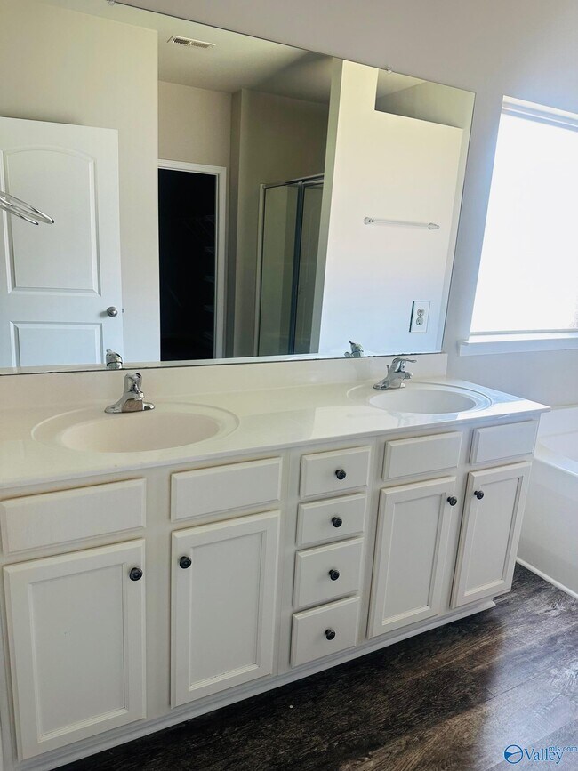 Building Photo - 14843 Norfleet Dr