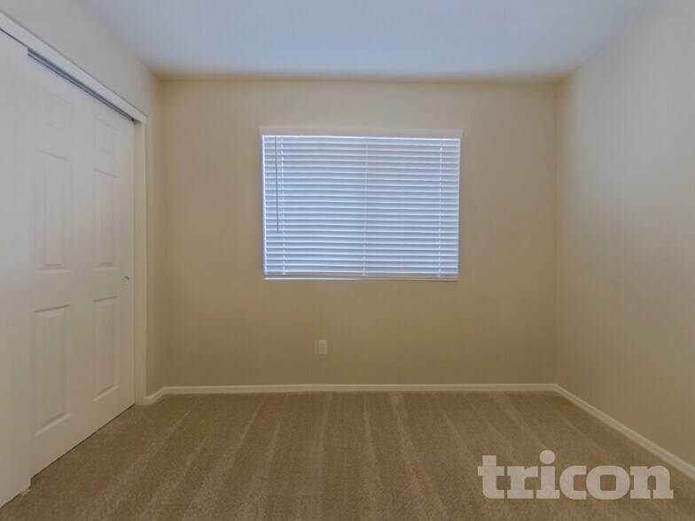 Building Photo - 2030 N 108th Dr