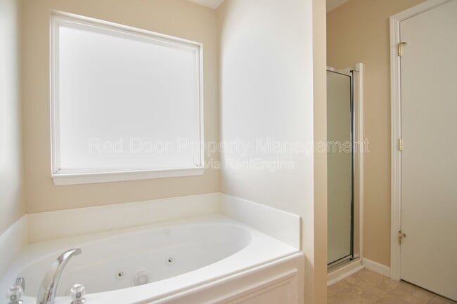 Building Photo - 12419 Deerview Dr