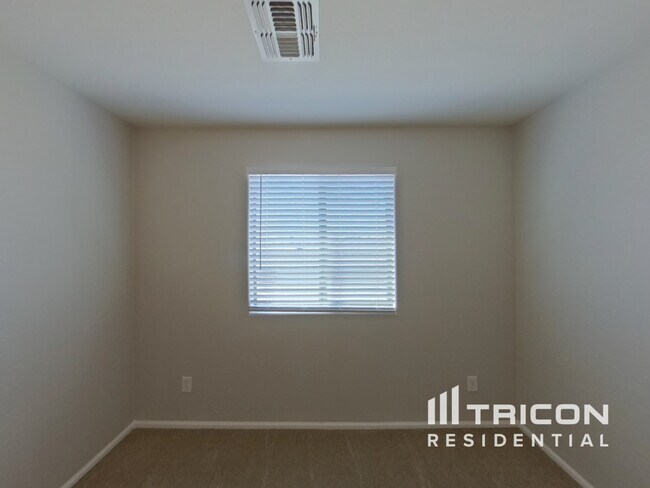 Building Photo - 40155 W Thornberry Ln