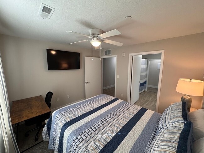 Building Photo - 680 6th Ave NE