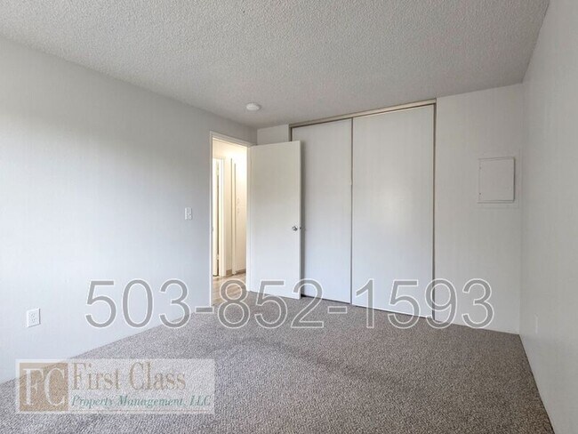 Building Photo - 3648 SW Beaverton Hillsdale Hwy