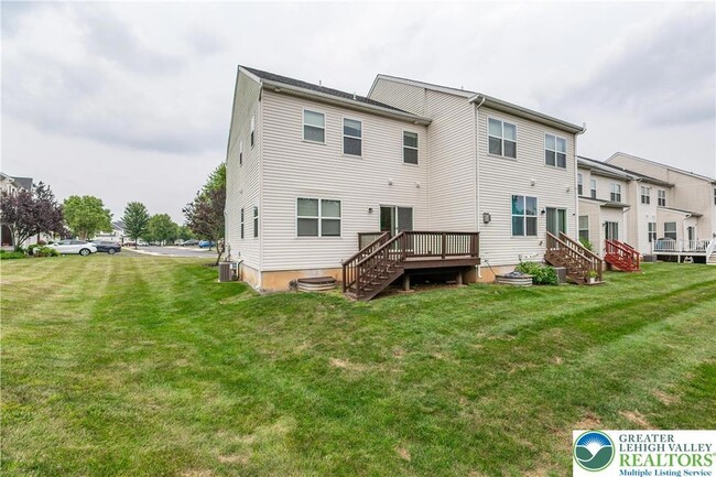 Building Photo - 955 King Way