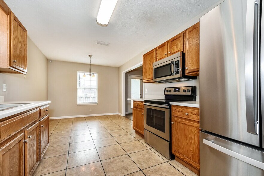 Building Photo - 1245 St Andrews Dr