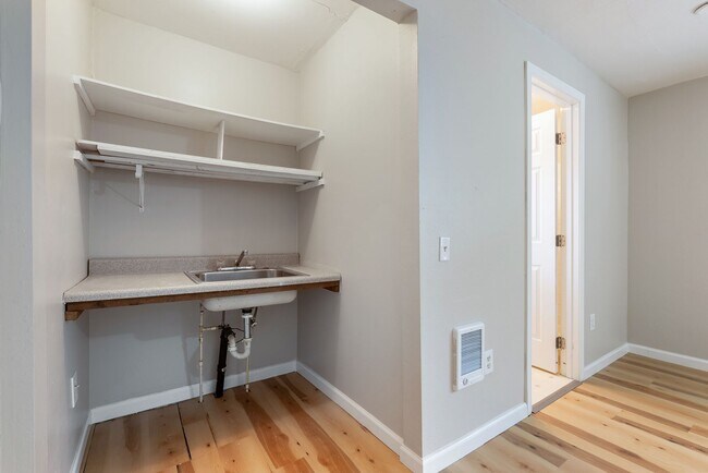 Building Photo - Quirky 1-bedroom for a Reasonable Price!