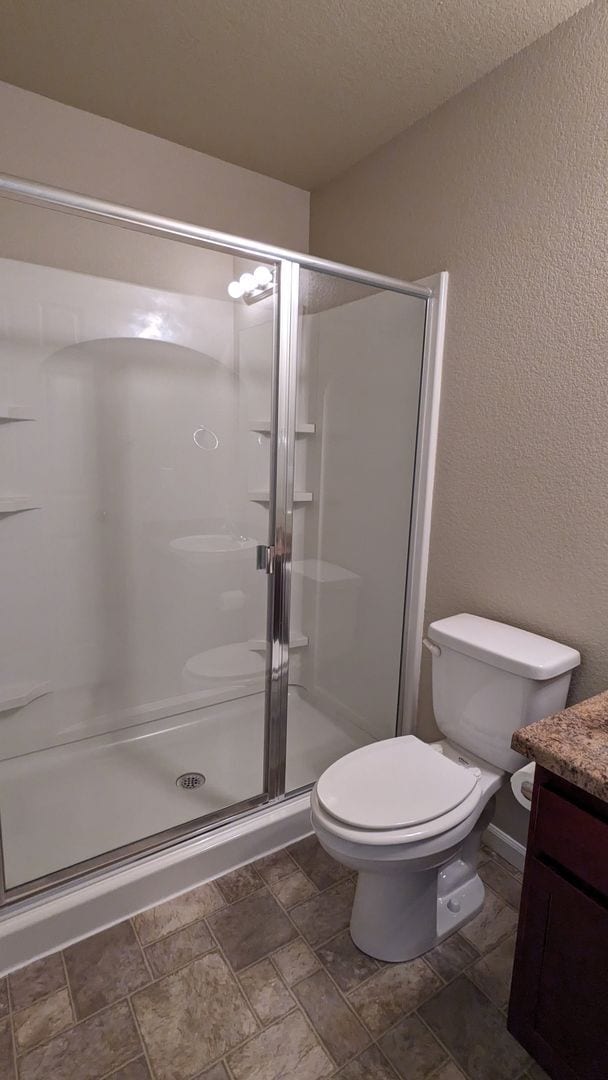 Building Photo - 3 BED/2.5 BATH END UNIT TOWNHOME W/PATIO & 2-CAR GARAGE!