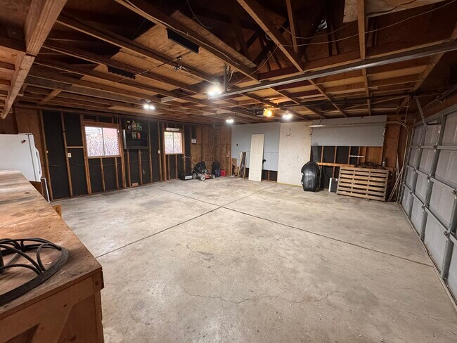 Building Photo - 10859 Murray Dr