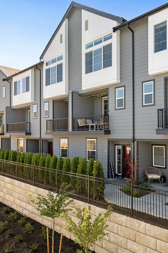 Building Photo - 4 Bedroom Kenmore Townhome with a Territorial View!