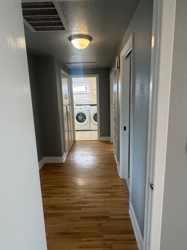 Building Photo - Spacious Home with Great Location