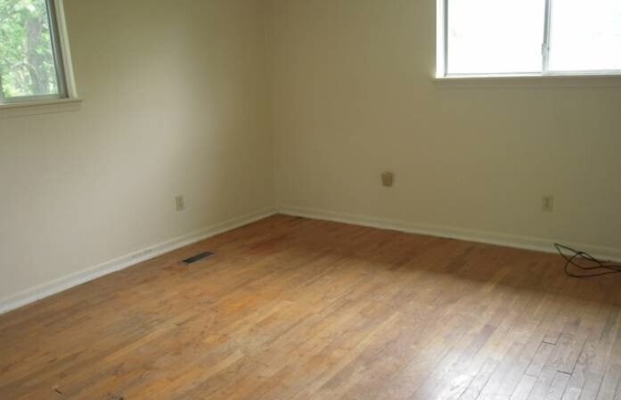 Building Photo - 1634 Greencrest Ave