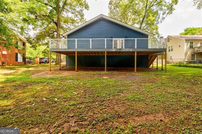 Building Photo - 2749 Memorial Dr SE