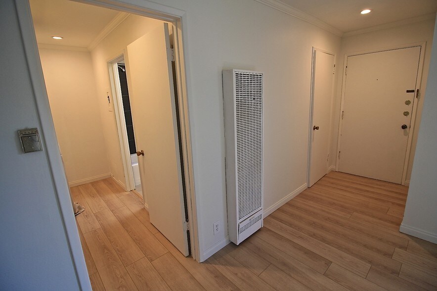 Building Photo - 11138 Aqua Vista St