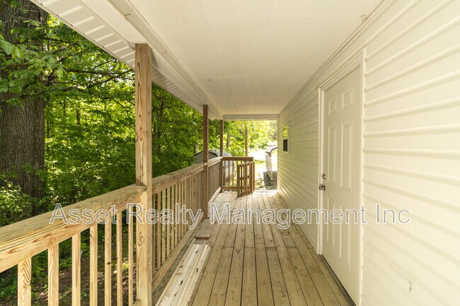 Building Photo - 513 Benton Cir