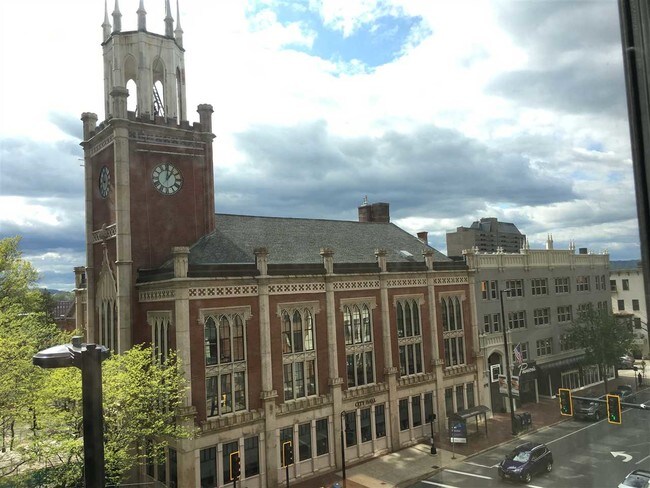 Building Photo - 875 Elm St