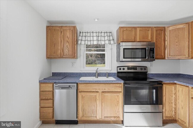 Building Photo - 1425 D St