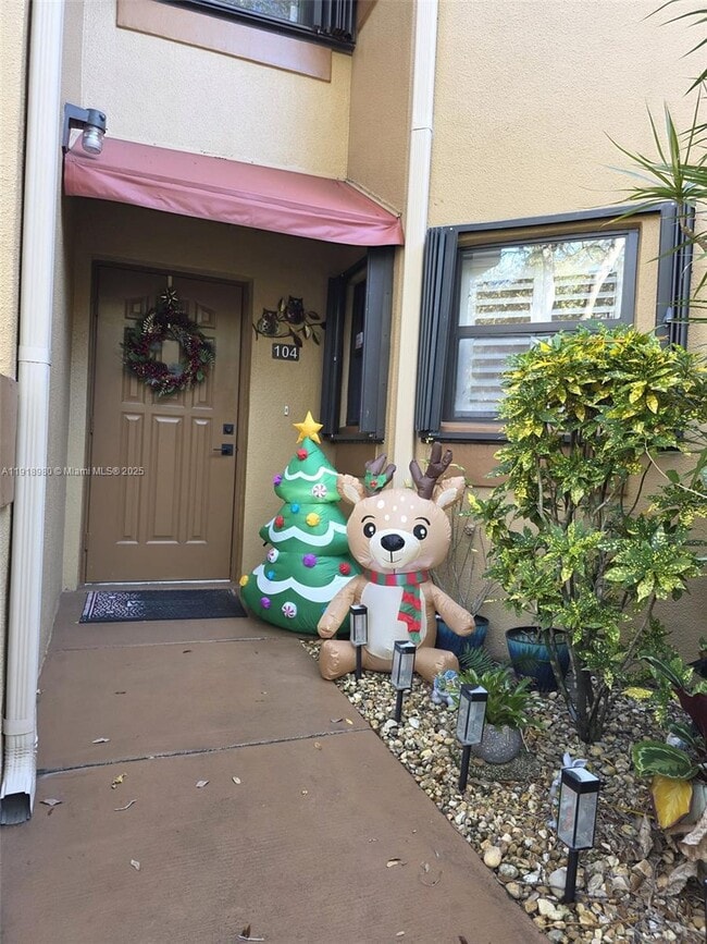 Building Photo - 15529 Miami Lakeway N