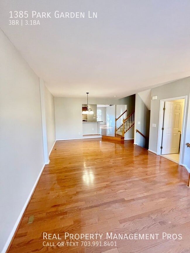 Building Photo - 1385 Park Garden Ln