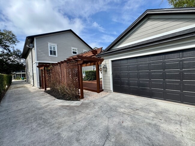 Building Photo - LUXURY RENTAL In Maitland - Winter Park Area 32751