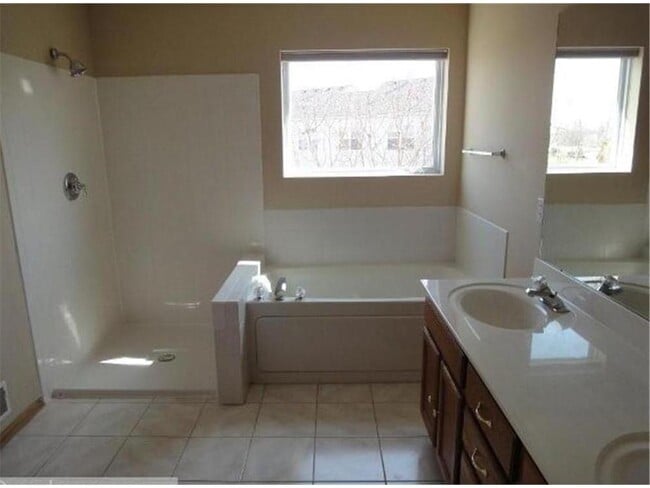 Building Photo - 9012 Garland Ln N