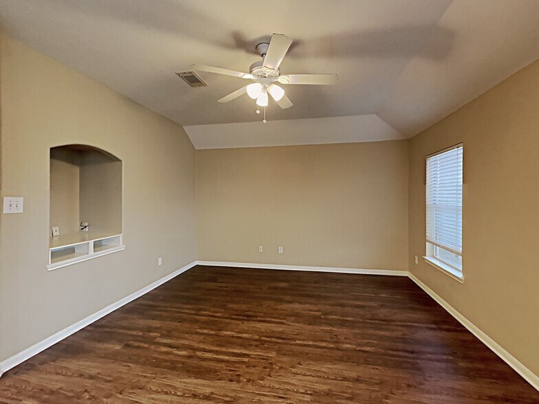 Building Photo - 411 Cedar Point Dr