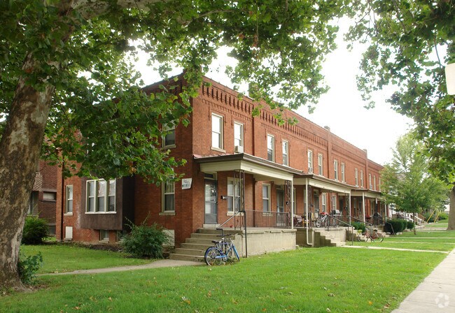 Primary Photo - 240-252 E 13th Ave