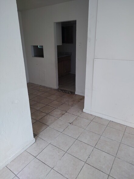 Building Photo - 538 State St