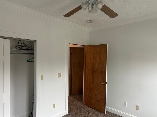 Building Photo - 31 Wellington St