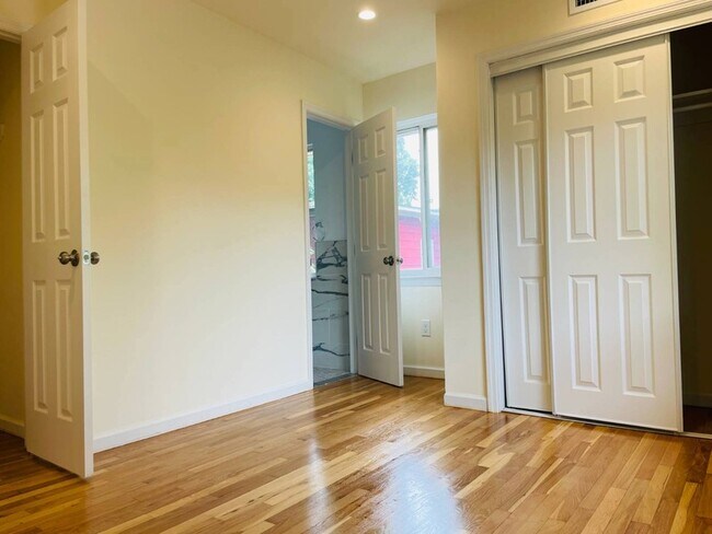 Building Photo - 26 Elm Ave