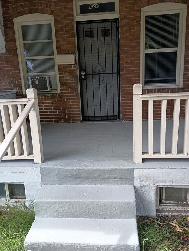 Building Photo - 628 Ponca St