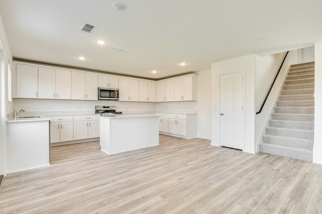Building Photo - 16048 Isles Dr