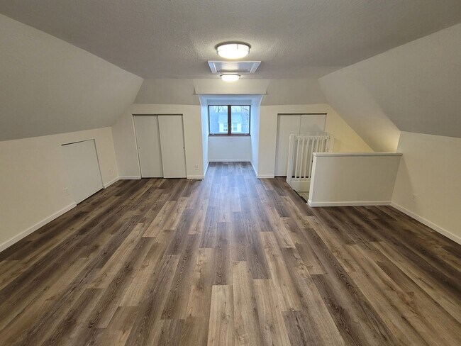 Building Photo - 510 W 5th St