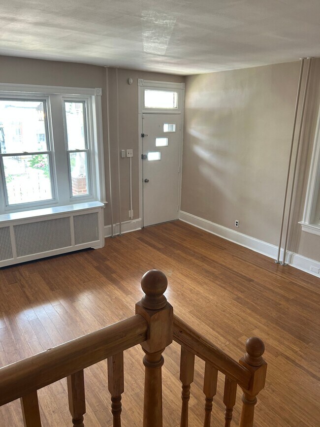 Building Photo - 422 Martin St