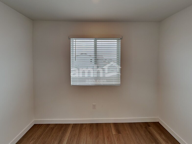 Building Photo - 9652 N Avenida Lucena