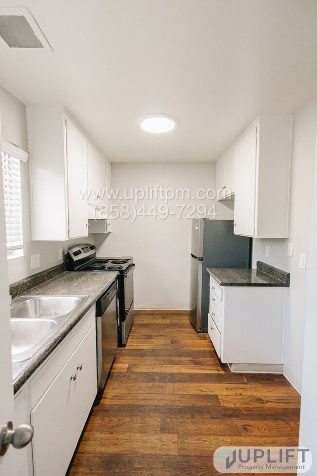 Building Photo - 5787 College Ave