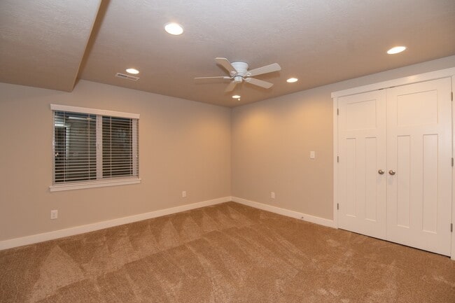 Building Photo - Beautiful Home in Midvale!