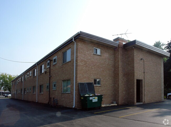 Building Photo - 333 Center St