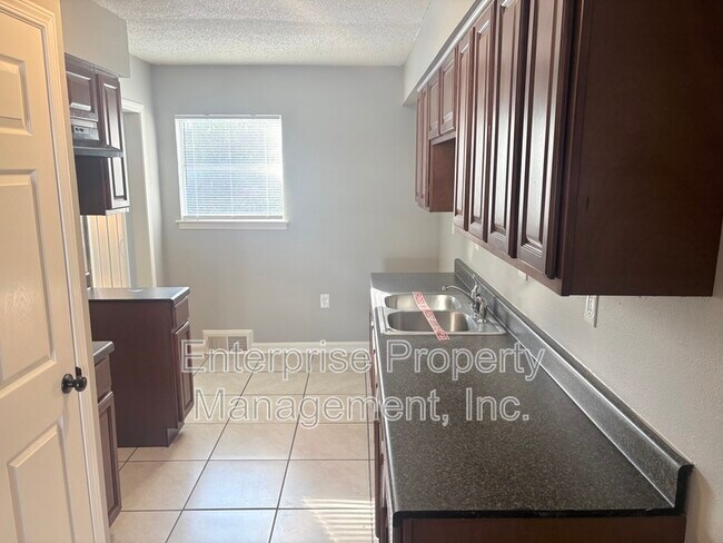 Building Photo - 3877 Camelia Cove