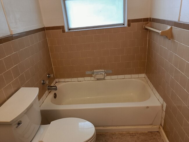 Building Photo - 340 West Dr