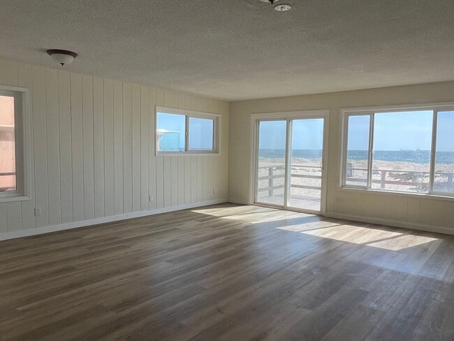 Building Photo - Surfside Colony Gated Community - Tri-Level Beachfront | 4Bd/2.5Ba | Ocean Views