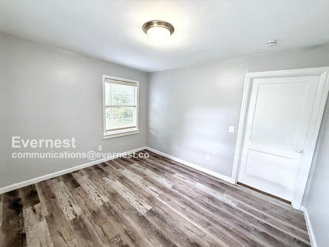 Building Photo - 618 Brunson Ave