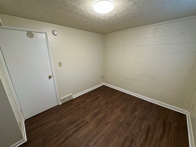 Building Photo - 78 W 9th Ave