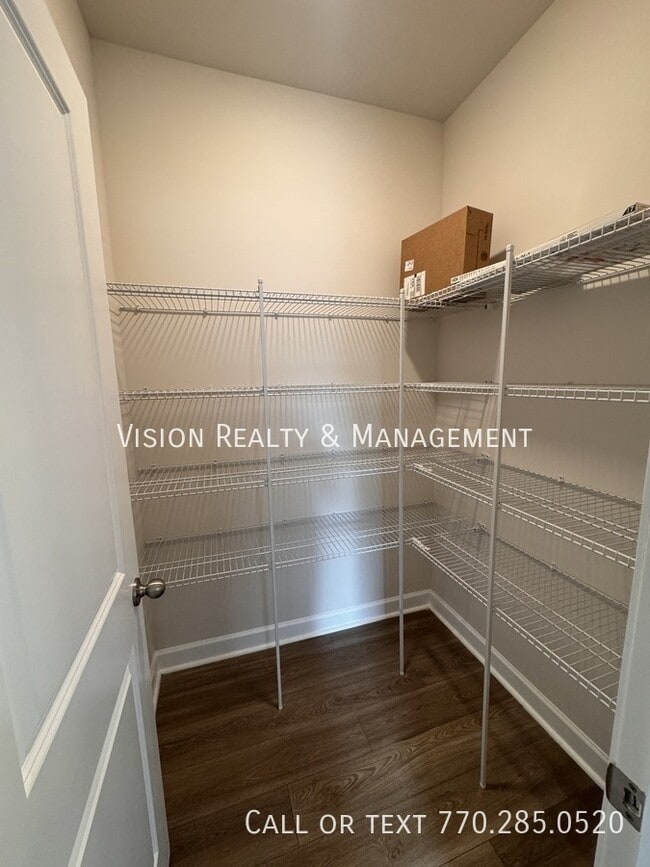 Building Photo - 141 Winding River Dr