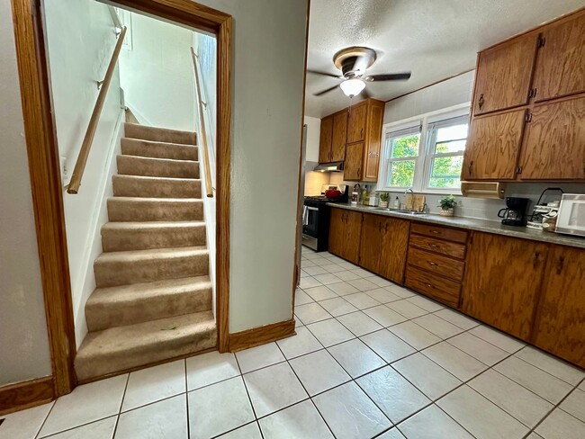 Building Photo - 3 bed, 1.5 bath home for rent in Waterloo