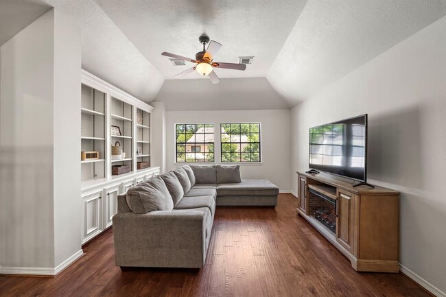 Building Photo - 13002 Golden Rainbow Dr